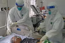 Đối với bệnh Covid-19, Ngân sách Nhà nước chi trả chi phí khám chữa bệnh. Bao gồm tiền khám bệnh, tiền giường, dịch vụ kỹ thuật, thuốc, máu, dịch truyền... theo hướng dẫn của Bộ Y tế và Bộ Tài chính.