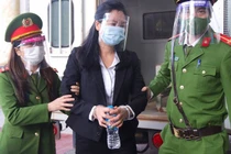 Bị cáo Hoa hầu tòa