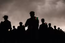 Quân đội Afghanistan hỗn loạn tháo chạy sang các nước láng giềng