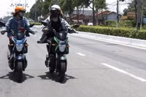 Ắc quy trên xe máy điện YADEA đi được bao xa trong một lần sạc?