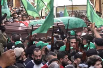 Các nhóm thánh chiến Palestine xung đột vũ trang trong một đám tang ở Lebanon