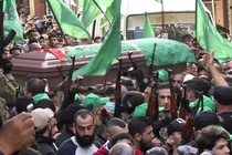 Các nhóm thánh chiến Palestine xung đột vũ trang trong một đám tang ở Lebanon