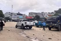 Hạ Long: Bán tải đâm hỏng liên hoàn hàng loạt ô tô đang dừng đỗ