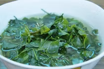 Rau ngót giàu đạm, tốt cho phụ nữ sau sinh 