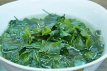 Rau ngót giàu đạm, tốt cho phụ nữ sau sinh 