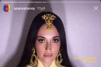 Vì sao ca sĩ Mỹ mặc áo dài không quần bị phản ứng dữ dội?