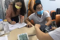 Khám trước khi chích ngừa, huyết áp đột ngột tăng cao