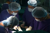 Biến chứng sau phẫu thuật độn ngực chị em nên biết