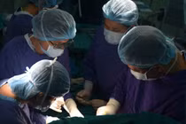 Biến chứng sau phẫu thuật độn ngực chị em nên biết