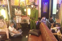 Nhóm đối tượng mở “tiệc” bay lắc trong quán karaoke vừa khai trương bị bắt quả tang.