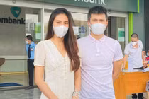 Công Vinh - Thủy Tiên đến ngân hàng sao kê tiền kêu gọi từ thiện - FBNV