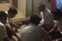 Bí thư, phó chủ tịch xã bị quay clip khi đánh bạc