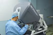 Phẫu thuật ứng dụng robot:  Điều trị triệt để, xâm lấn tối thiểu