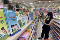 Sách bổ trợ núp bóng SGK: Ai dung túng?