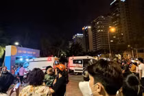 Nhóm du khách bị cuốn trôi ở biển Đà Nẵng 