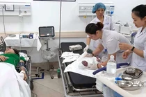 Cứu thai phụ và trẻ sơ sinh đẻ rơi trên taxi