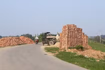 Hà Nội: Kiên quyết xử lý dứt điểm vi phạm pháp luật về đê điều