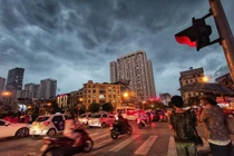 Hà Nội đón mưa 'vàng' sau đợt nóng kỷ lục