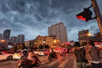 Hà Nội đón mưa 'vàng' sau đợt nóng kỷ lục