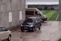 Chủ nhiệm UB Kiểm tra Tỉnh ủy mở tiệc, 2 cấp phó 'liều mạng' đi xe biển xanh