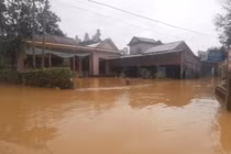 Quảng Bình: Nước lũ lên nhanh, 4 huyện bị chia cắt, ngập gần 35 nghìn ngôi nhà