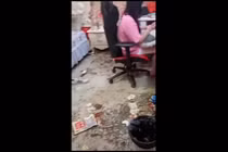 Phát khiếp với phòng ngủ ngập rác của cô nàng có tiếng mạng xã hội