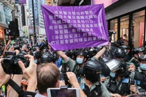 Người Hong Kong biểu tình phản đối luật an ninh