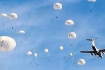 Video 6.000 lính dù Nga đột kích chiếm mục tiêu chiến lược 