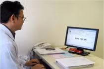 Theo Bộ Y tế, đơn thuốc điện tử được lập, hiển thị, ký số, chia sẻ và lưu trữ bằng phương thức điện tử có giá trị pháp lý như đơn thuốc giấy.