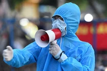 Hà Nội khẩn tìm người đến vườn hoa hàng đậu và nhiều cửa hàng, quán ăn