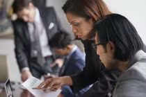 Xu hướng loại bỏ các quản lý tầm trung trong kinh doanh