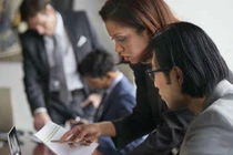 Xu hướng loại bỏ các quản lý tầm trung trong kinh doanh