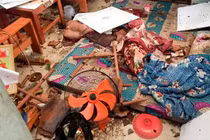 Quảng Ngãi: 45 nhà dân tốc mái, sập tường giữa đêm khuya