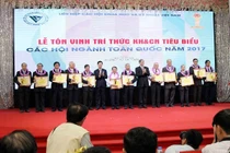 Tuổi cao nhưng luôn là tấm gương sáng về KH&CN