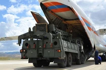 Thổ Nhĩ Kỳ nhận lô hàng S-400 đầu tiên, Washington tìm kế đối phó
