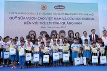 Quỹ sữa Vươn cao Việt Nam: Hành trình bền bỉ để đem sữa đến cho trẻ em khó khăn mùa dịch