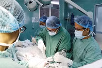 Thử tư thế lạ quý ông nhập viện vì “gãy súng”