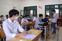 Thay 236 cán bộ coi thi vì tiếp xúc với bệnh nhân Covid-19