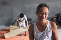 Cả làng dệt chiếu