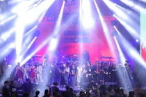 Bức Tường, Hoa Sữa... và hơn 100 nghệ sĩ đưa khán giả trở lại ký ức thập niên 90