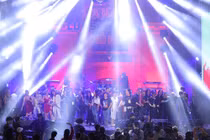 Bức Tường, Hoa Sữa... và hơn 100 nghệ sĩ đưa khán giả trở lại ký ức thập niên 90