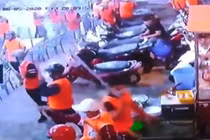 Vì sao gần 200 người mặc đồng phục tấn công quán nhậu?