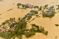 Cảnh báo lũ trên sông Thạch Hãn (Quảng Trị) và sông Vu Gia (Quảng Nam).