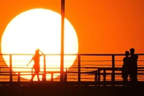 Hà Nội nóng 39 độ C liên tiếp 3 ngày