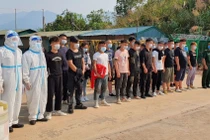 Bàn giao 20 người Trung Quốc nhập cảnh trái phép tại Điện Biên