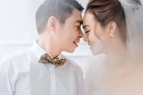 Ảnh cưới của NSND Công Lý và vợ kém 15 tuổi