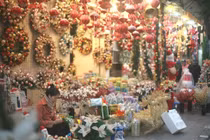 Dịch vụ thuê cây thông, ông già Noel “ế” vì Covid-19.