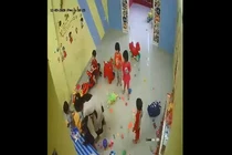 Rút giấy phép cơ sở giữ trẻ có cô giáo đánh 4 trẻ nhỏ