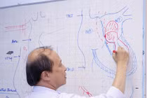 Phẫu thuật u nhầy nhiều tua di động trong tim