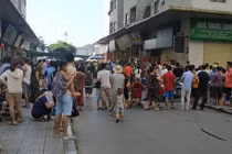 [Ảnh] Hiện trường vụ nổ khiến nhiều người bị thương ở khu chung cư Linh Đàm